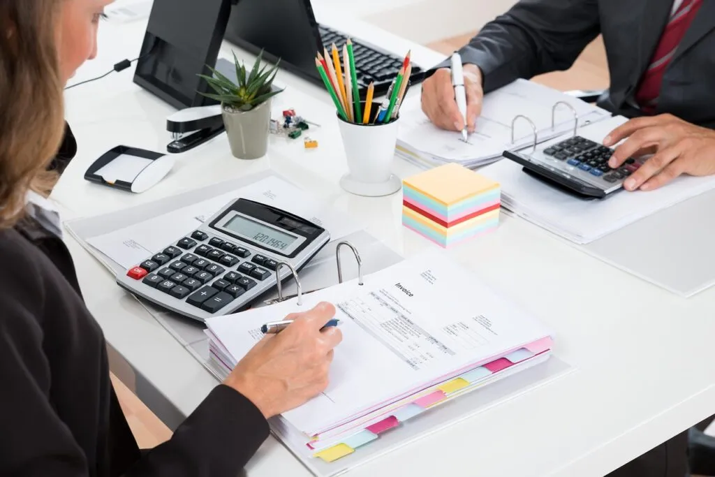 Le conseil en gestion de patrimoine face aux banques privées : quels enjeux pour les clients fortunés ?